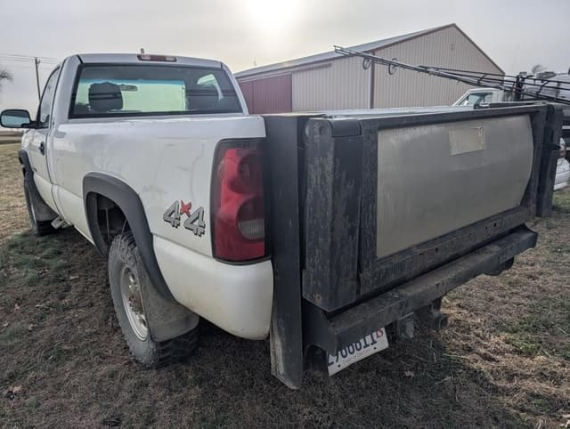 Image of Chevrolet 2500HD equipment image 4