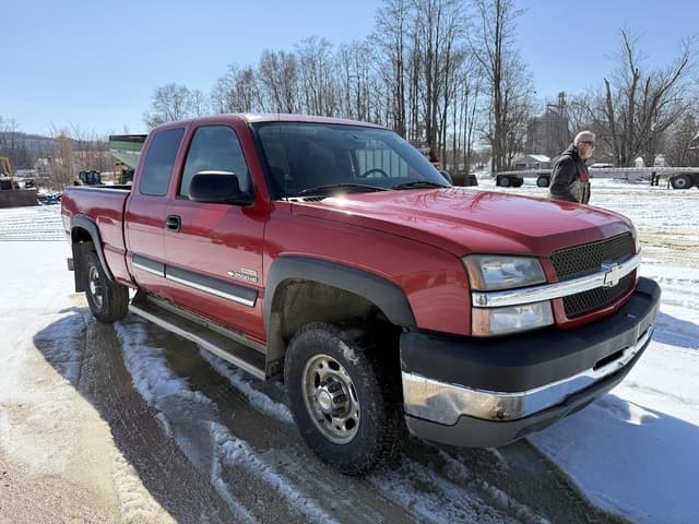 Image of Chevrolet 2500HD equipment image 2