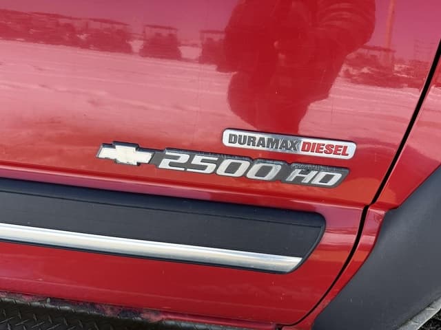 Image of Chevrolet 2500HD equipment image 3