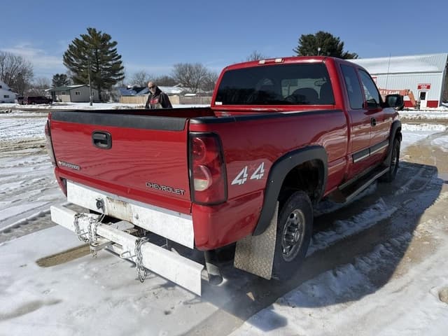 Image of Chevrolet 2500HD equipment image 4