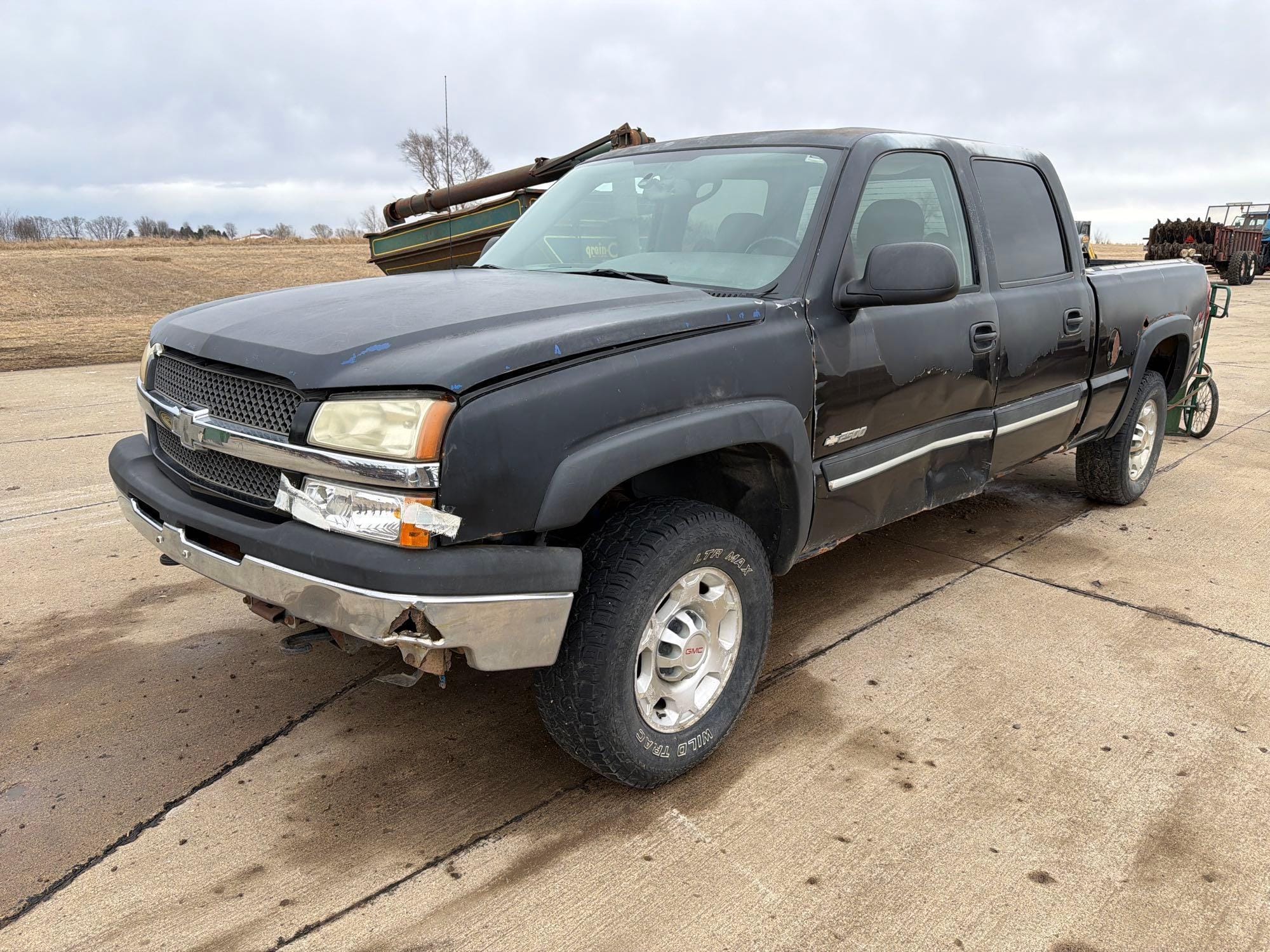 2004 Chevrolet 2500 Equipment Image0