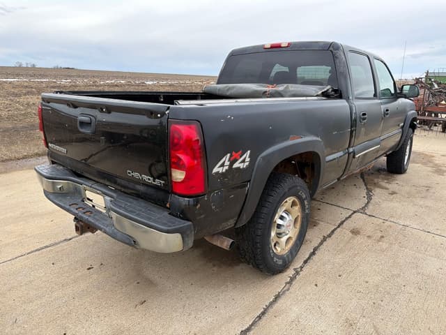 Image of Chevrolet 2500 equipment image 3