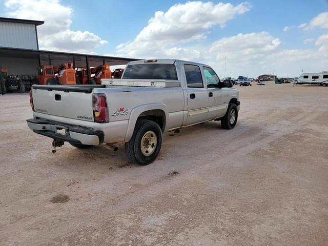Image of Chevrolet 2500 equipment image 4
