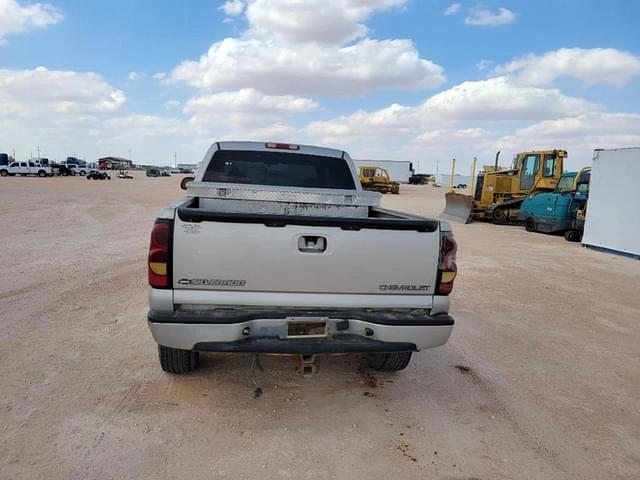 Image of Chevrolet 2500 equipment image 3