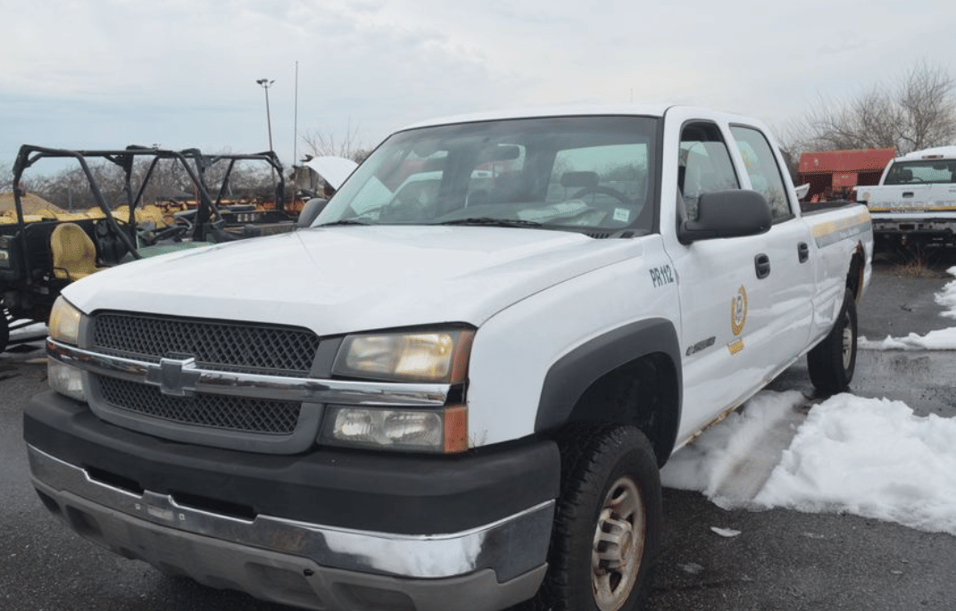 2004 Chevrolet 2500HD Equipment Image0