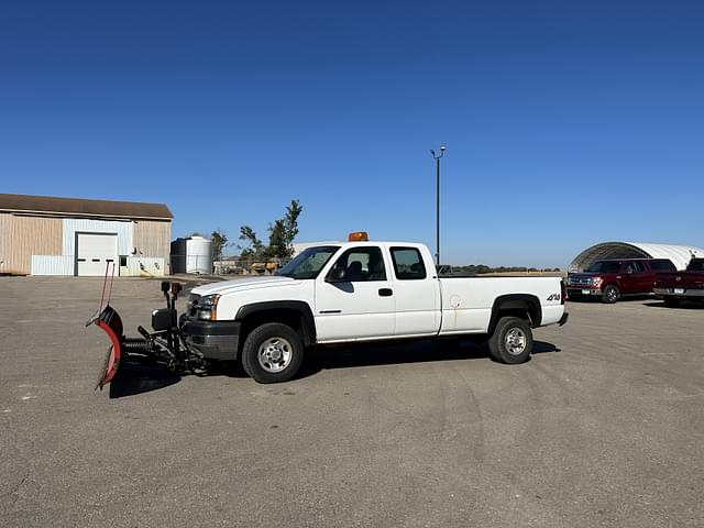 Image of Chevrolet 2500HD equipment image 1