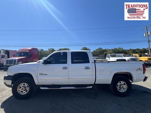 Image of Chevrolet 2500HD equipment image 3