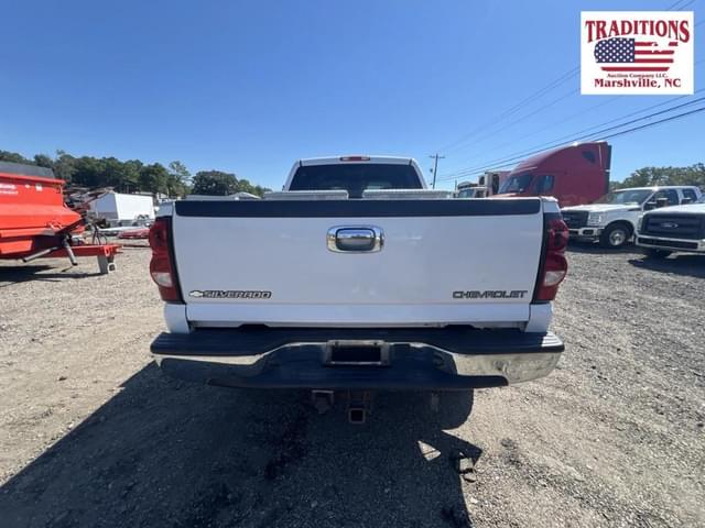 Image of Chevrolet 2500HD equipment image 2