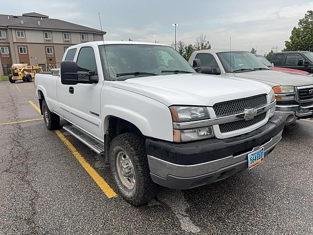 Image of Chevrolet 2500HD equipment image 2