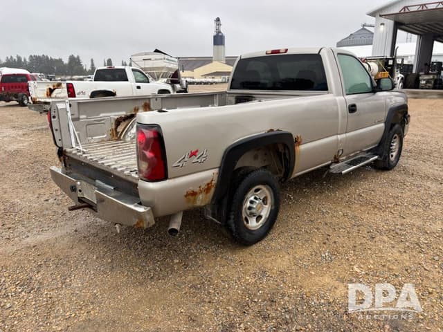 Image of Chevrolet 2500HD equipment image 4
