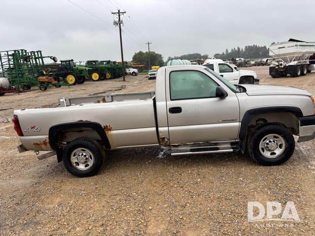 Image of Chevrolet 2500HD equipment image 2