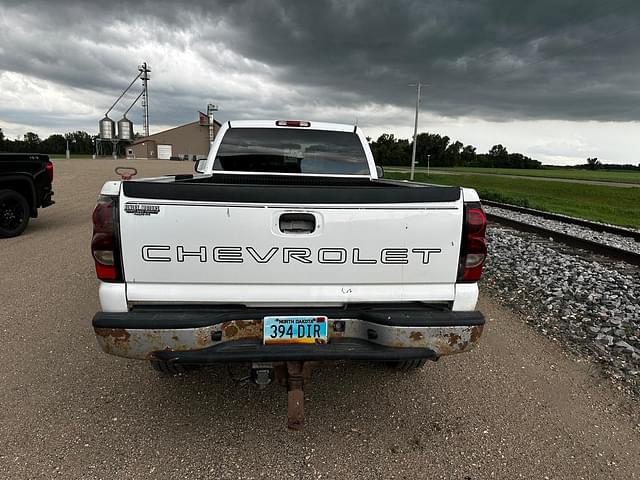 Image of Chevrolet 2500HD equipment image 2