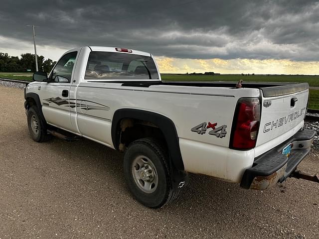 Image of Chevrolet 2500HD equipment image 1