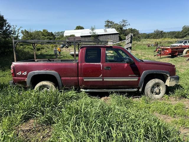 Image of Chevrolet 2500HD equipment image 4