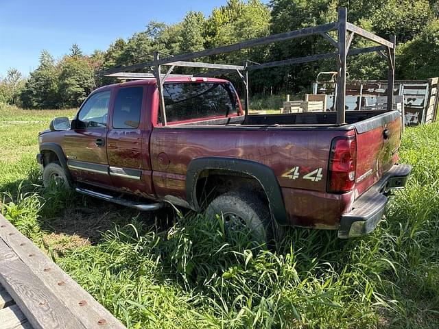 Image of Chevrolet 2500HD equipment image 1