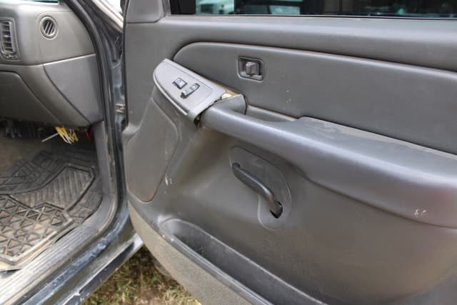 Image of Chevrolet 2500HD equipment image 4