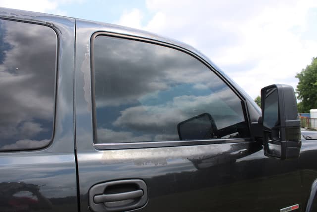 Image of Chevrolet 2500HD equipment image 3