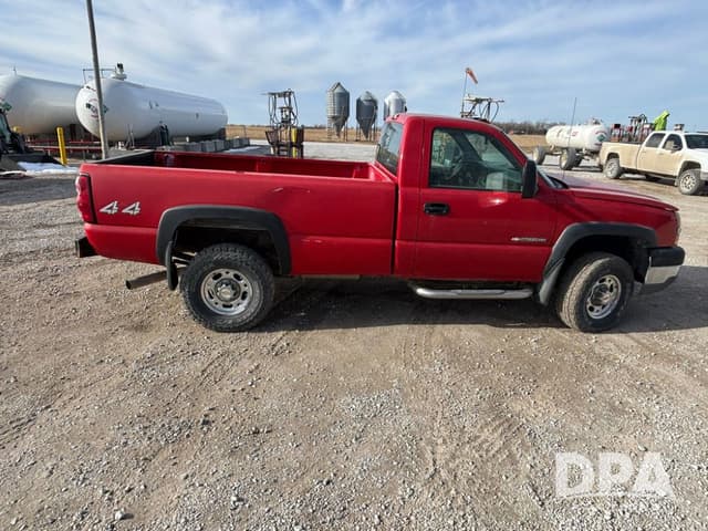 Image of Chevrolet 2500HD equipment image 3