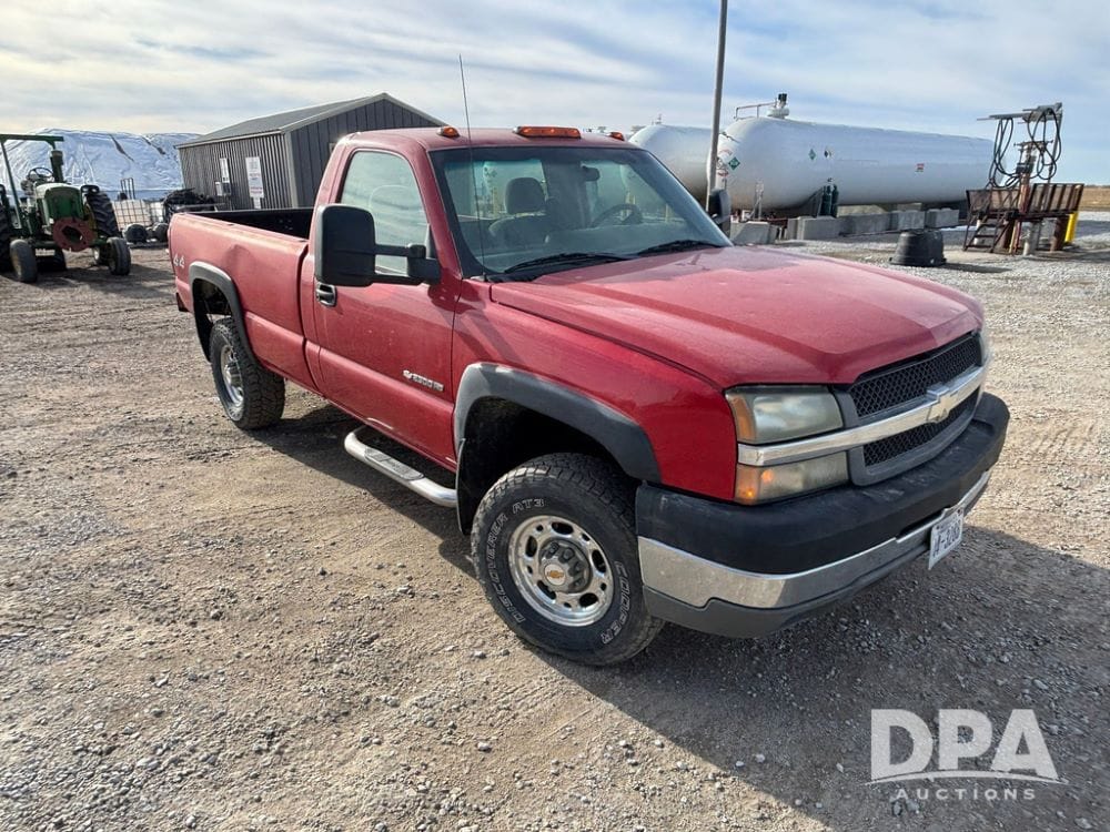 2004 Chevrolet 2500HD Equipment Image0