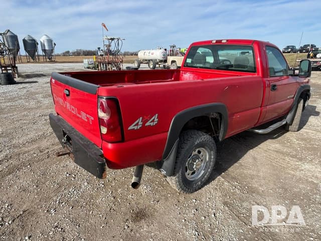 Image of Chevrolet 2500HD equipment image 4