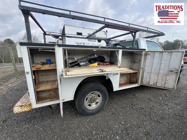 Image of Chevrolet 2500HD equipment image 2