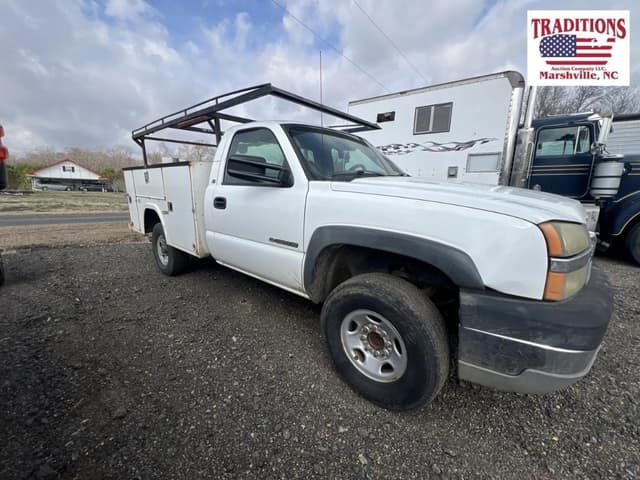Image of Chevrolet 2500HD equipment image 3