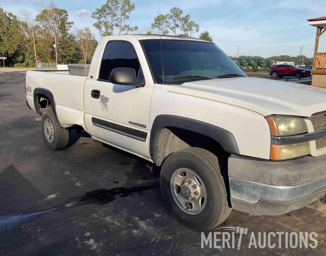 Image of Chevrolet 2500HD equipment image 3