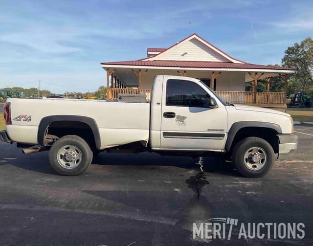 Image of Chevrolet 2500HD equipment image 2