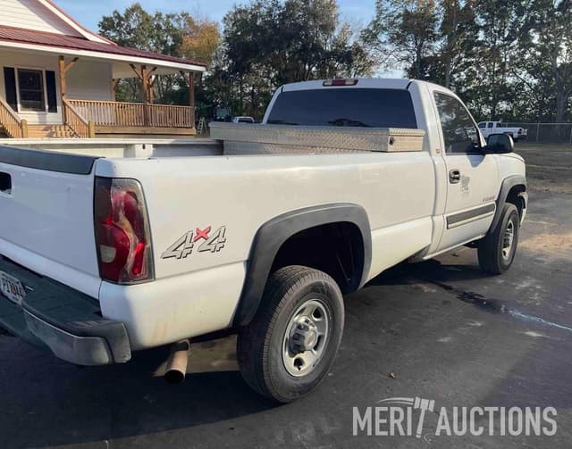 Image of Chevrolet 2500HD equipment image 4