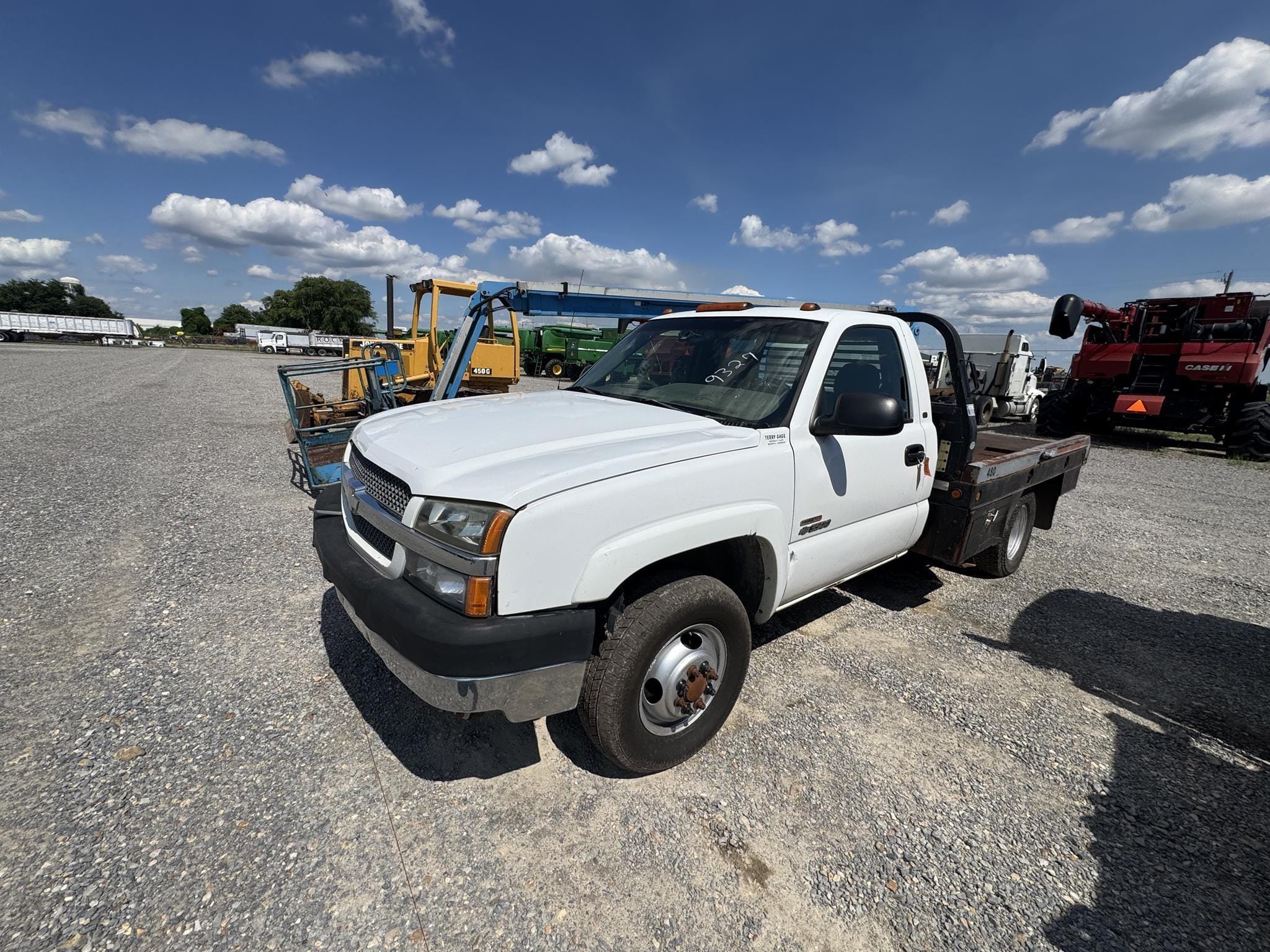 2004 Chevrolet 3500 Equipment Image0