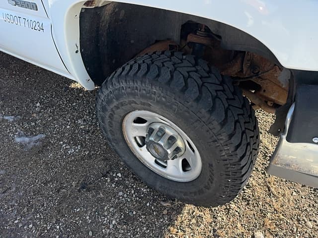 Image of Chevrolet 3500HD equipment image 3