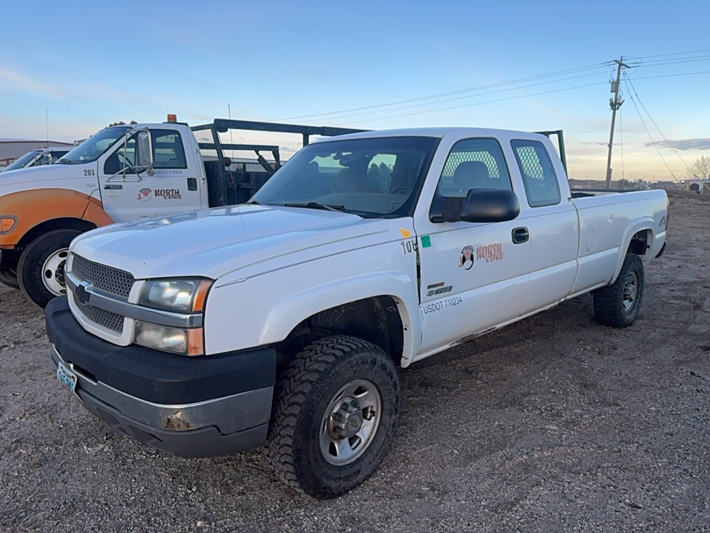 2004 Chevrolet 3500HD Equipment Image0