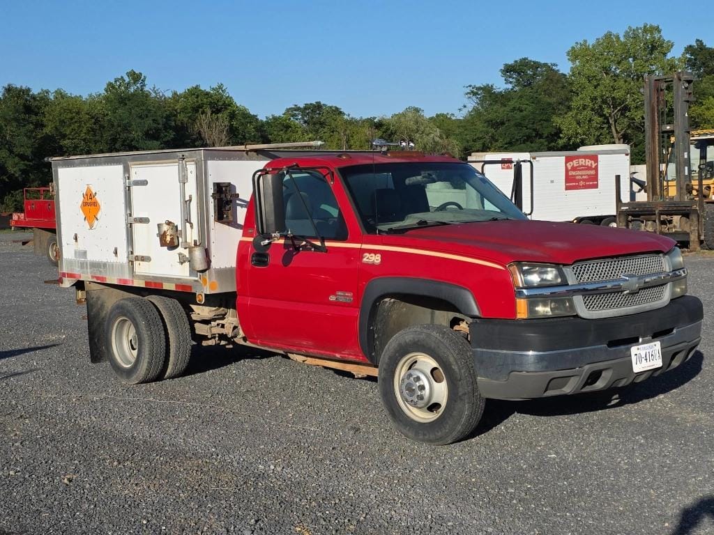 2004 Chevrolet 3500HD Equipment Image0