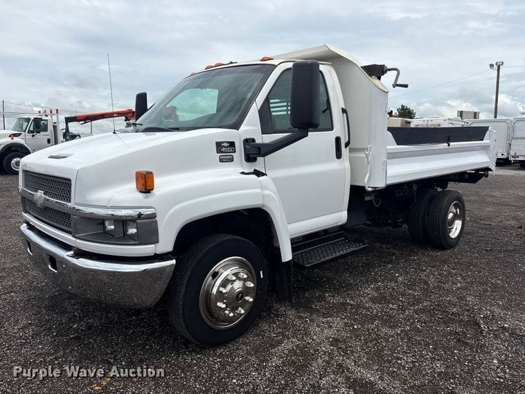 2004 Chevrolet C4500 Equipment Image0