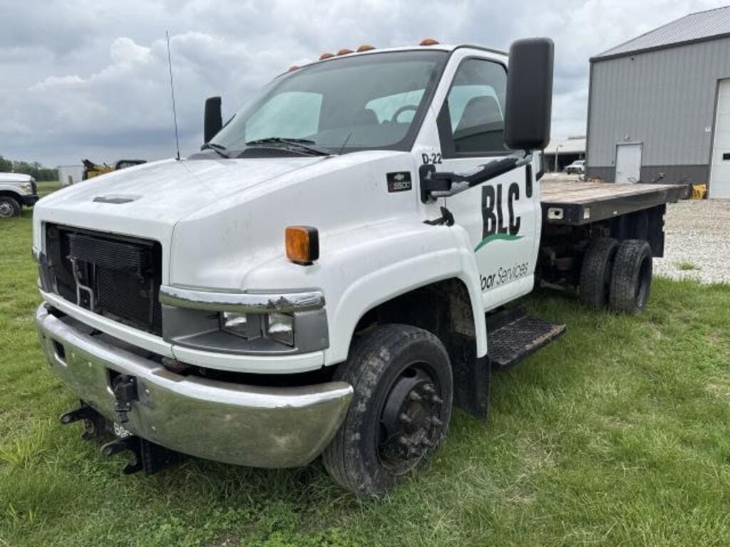 2004 Chevrolet C5500 Equipment Image0