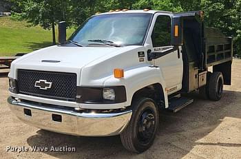 2004 Chevrolet C5500 Equipment Image0