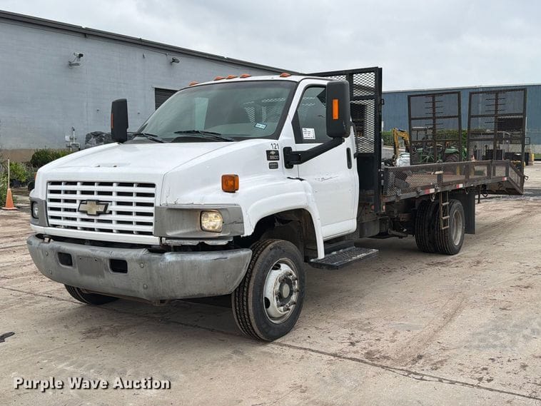 2004 Chevrolet C5500 Equipment Image0