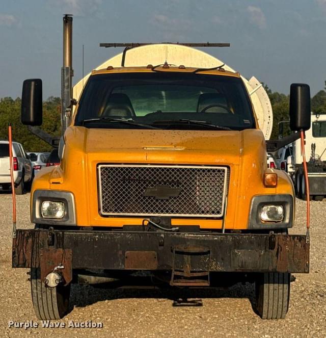 Image of Chevrolet C7500 equipment image 1