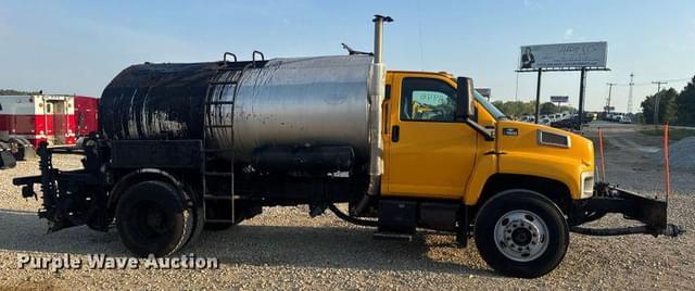 Image of Chevrolet C7500 equipment image 3