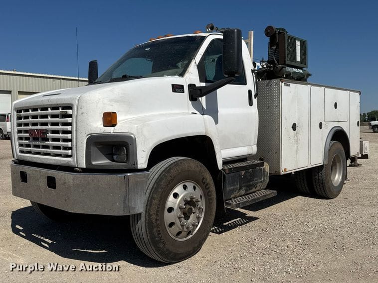 2004 Chevrolet C7500 Equipment Image0