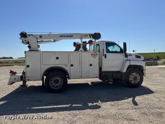 Image of Chevrolet C7500 equipment image 3