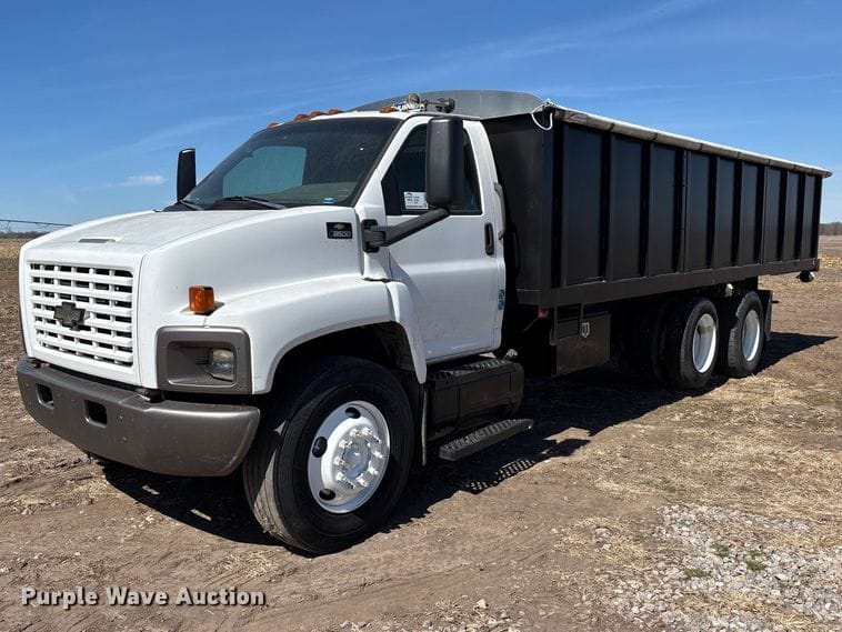 2004 Chevrolet C8500 Equipment Image0
