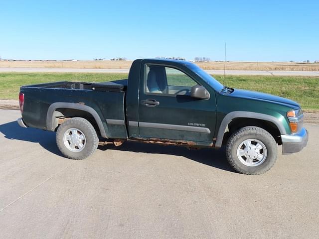 Image of Chevrolet Colorado equipment image 2