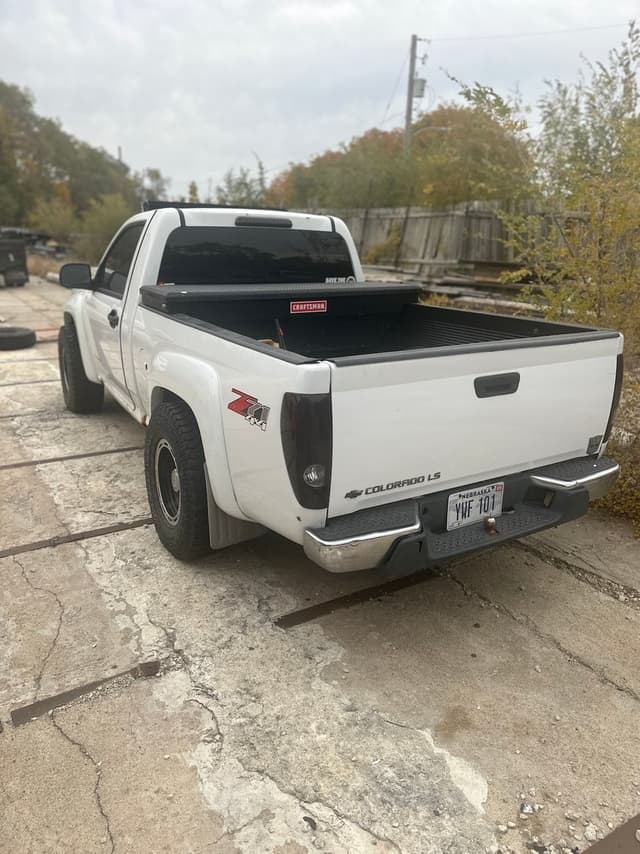 Image of Chevrolet Colorado equipment image 1