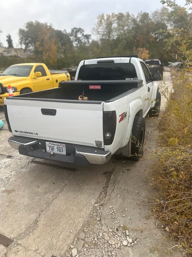 Image of Chevrolet Colorado equipment image 2