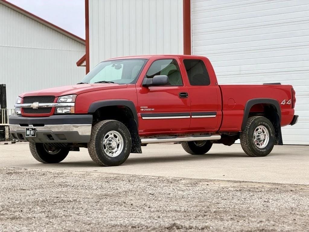 2004 Chevrolet 2500HD Equipment Image0