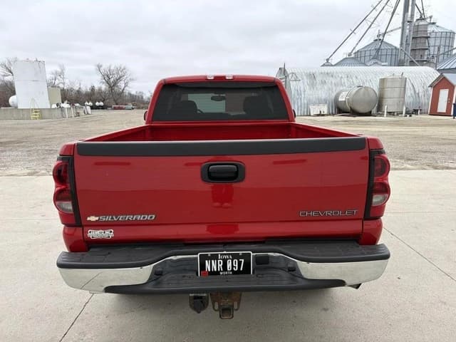 Image of Chevrolet 2500HD equipment image 4