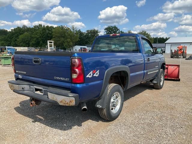 Image of Chevrolet 2500HD equipment image 4