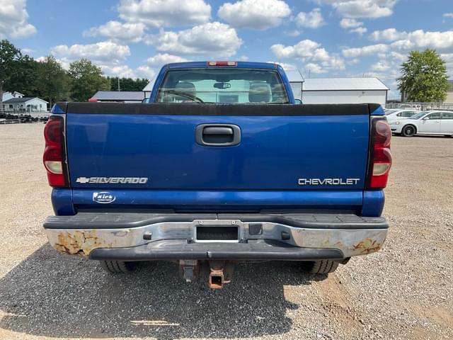 Image of Chevrolet 2500HD equipment image 3
