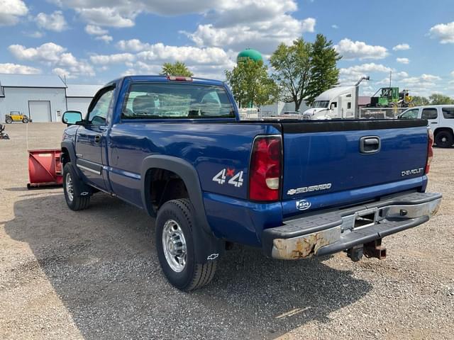 Image of Chevrolet 2500HD equipment image 2